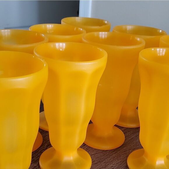 Set of 9 orange mid century modern plastic sundae dishes. - Picture 1 of 3
